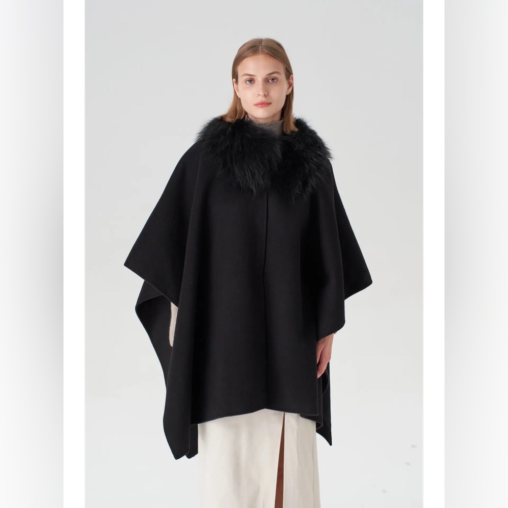 Pissenlit Cashmere Cape with Detachable Fur Collar - Black